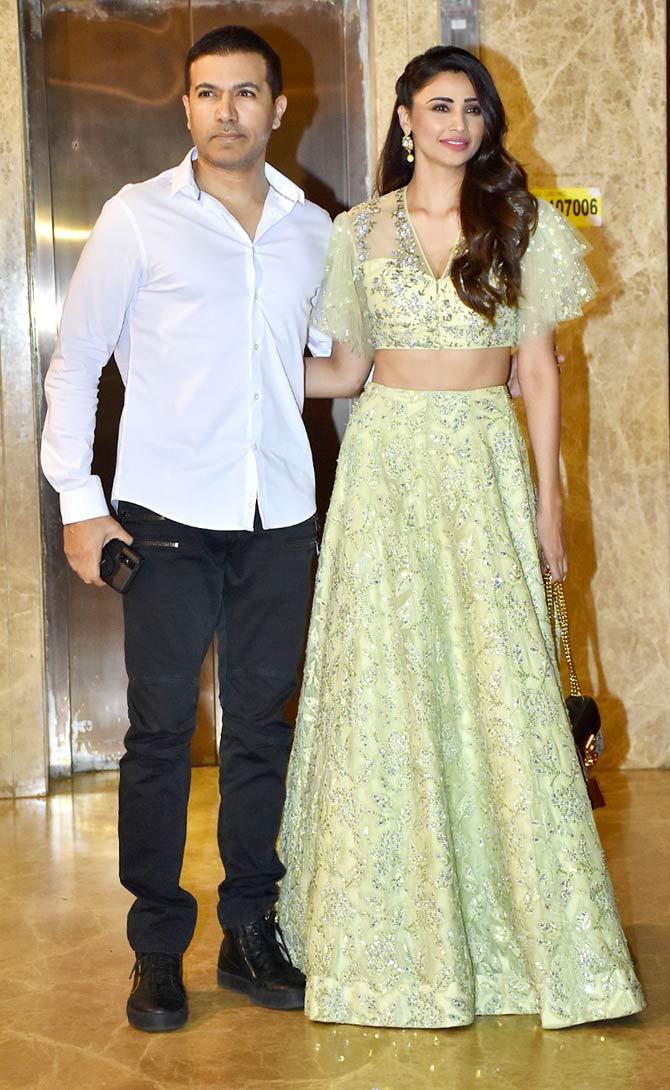 O O Jaane Jaana singer Kamaal Khan also attended Ramesh Taurani's Diwali party in Bandra. In picture: Kamaal seen posing with Daisy Shah.