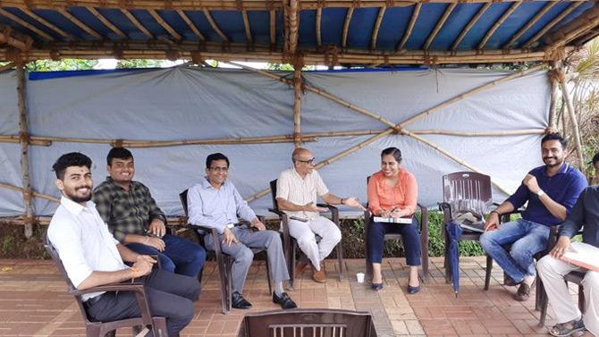 Asif Zakaria, who is currently the Municipal Councillor of Ward no. 101 Bandra West is also a resident of Bandra. The Congress leader is seen actively taking part in community events and voicing his opinions.
In picture: Asif Zakaria interacts with BMC officials from the Garden department for the improvement of Joggers Park, Bandra
