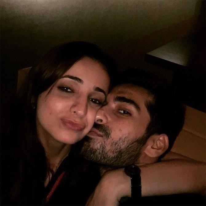 Talking about Sanaya Irani's career so far, the pretty actress made her acting debut with the TV show Left Right Left in 2007. But she rose to fame with the show Miley Jab Hum Tum (2008-2010).
In picture: 