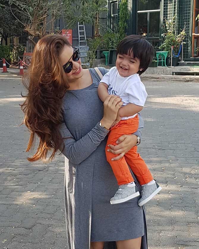 How beautiful is this picture of Aamna with her cutie pie! The actress shared the child's photo on Instagram and announced his name to the world saying, 