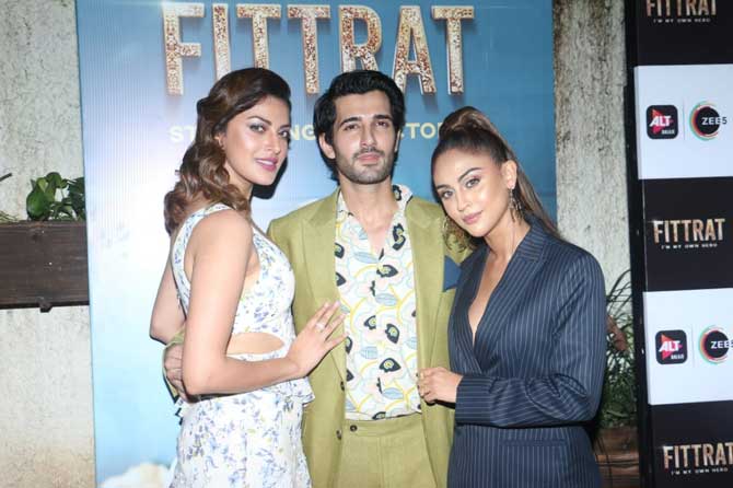 Aditya Seal and Krystle DSouza also attended the screening. Aditya looked dapper in his green suit and white printed shirt. Krystle D'Souza opted for a striped black pantsuit and yellow heels for the screening.