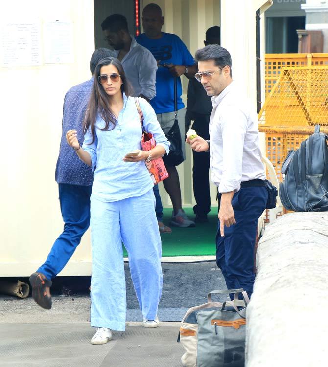 Abhishek Kapoor's wife Pragya Yadav also accompanied the Khans, Johars, and Malhotra for the getaway at SRK's Alibaug farmhouse. Pragya was stylish in baggy blue trousers teamed up with a matching blouse.