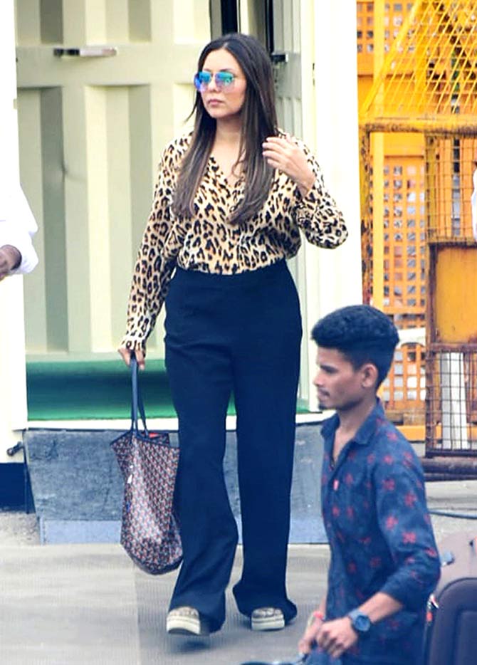 Gauri Khan looked chic as always in an animal print shirt paired with flared trousers. The reason behind this get-together at Shah Rukh Khan's Alibaug farmhouse remains a secret yet.