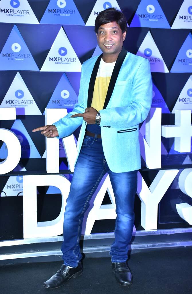 Popular comedian Sunil Pal also graced the party donning a blue jacket, yellow t-shirt, and denim.