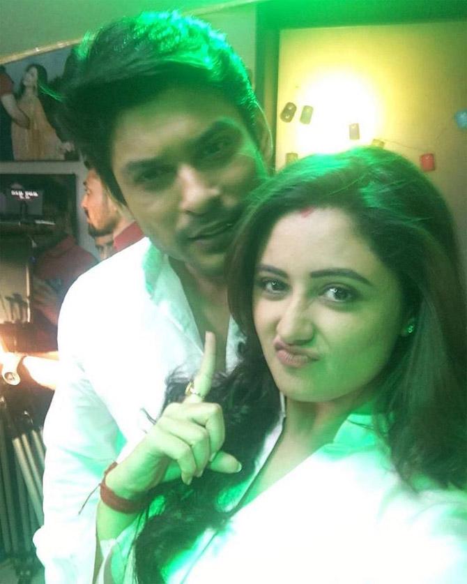 Sidharth Shukla, the Bigg Boss Season 13 winner was not new to the reality show world. He appeared in reality shows such as Jhalak Dikhhla Jaa 6 (contestant), Comedy Nights with Kapil (guest), Jhalak Dikhhla Jaa 7 (guest), Savdhaan India (host), India's Got Talent 6 (guest contestant), Bigg Boss 9 (guest), Fear Factor: Khatron Ke Khiladi 7 (contestant and winner of the season), India's Got Talent 7 (host along with Bharti Singh) and Dance Deewane 2 (guest)