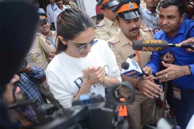 Deepika Padukone arrives at St.Anne's High School in Bandra to cast her vote. Pic/Sneha Kharabe