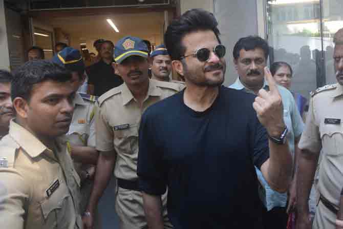 Anil Kapoor casts his vote at Jamnabai Narsee School in Juhu. Pic/Sayyed Sameer Abedi