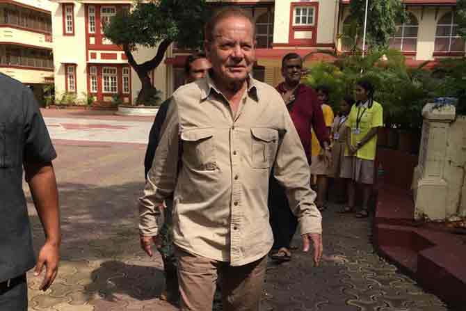 Salim Khan after casting his vote in Mount Mary Convent School in Bandra. Pic/Atul Kamble