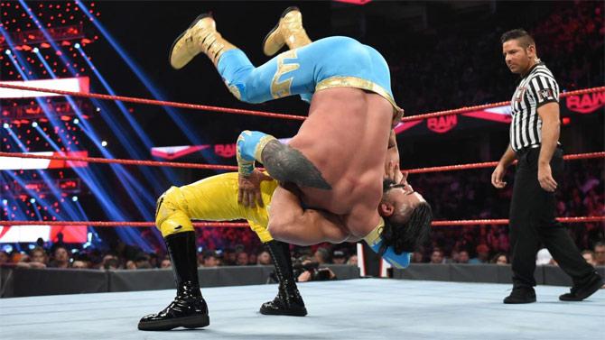 Andrade showed his mettle when he took on Sin Cara and showed no signs of any ring-rust proving that he is a perfect draft for Raw. Andra