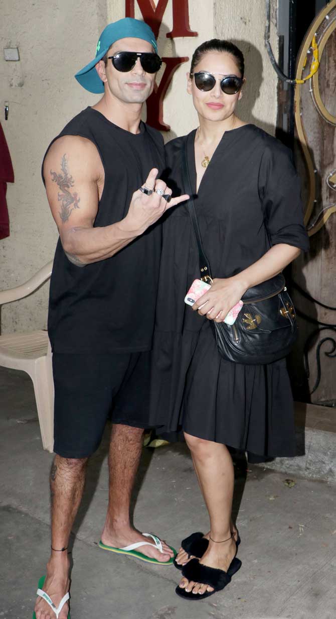 Bipasha Basu and her husband Karan Singh Grover were also clicked hanging out together in Bandra. The husband-wife duo twinned in their adorable black outfits.