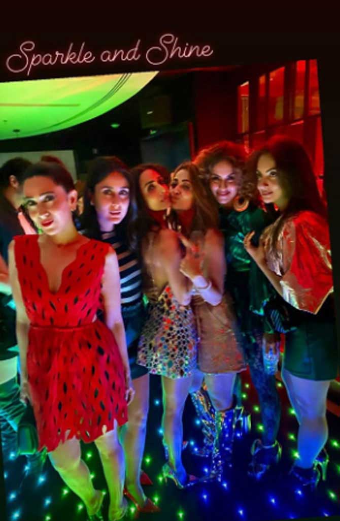 Actress Kareena Kapoor and her sister Karisma were on the guest list. 