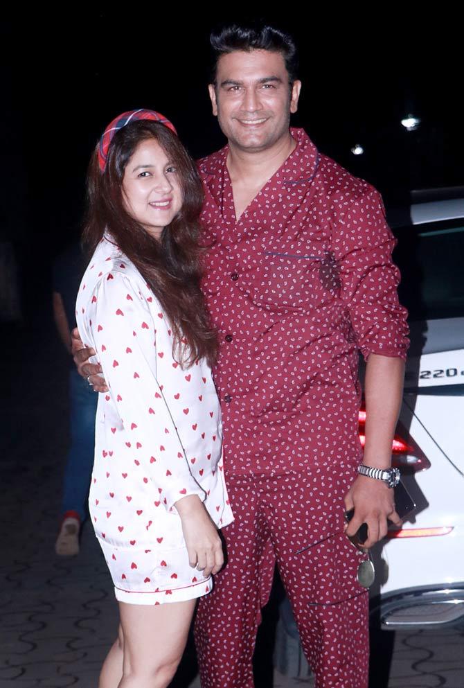 Sharad Kelkar came in with wife Keerti Gaekwad Kelkar for the special screening of Housefull 4 in Andheri.