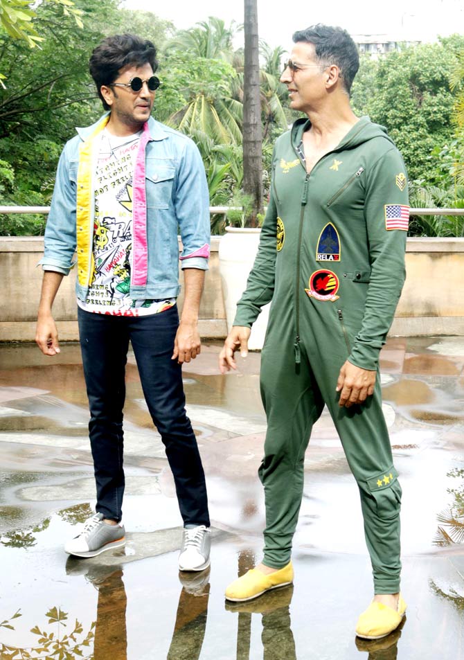 The cast of Housefull 4 - Riteish Deshmukh, Akshay Kumar, Kriti Sanon, Kriti Kharbanda and Pooja Hegde were clicked on a promotional event at a plush hotel in Juhu, Mumbai.
In picture: Riteish Deshmukh and Akshay Kumar posed for the shutterbugs at the promotional event.