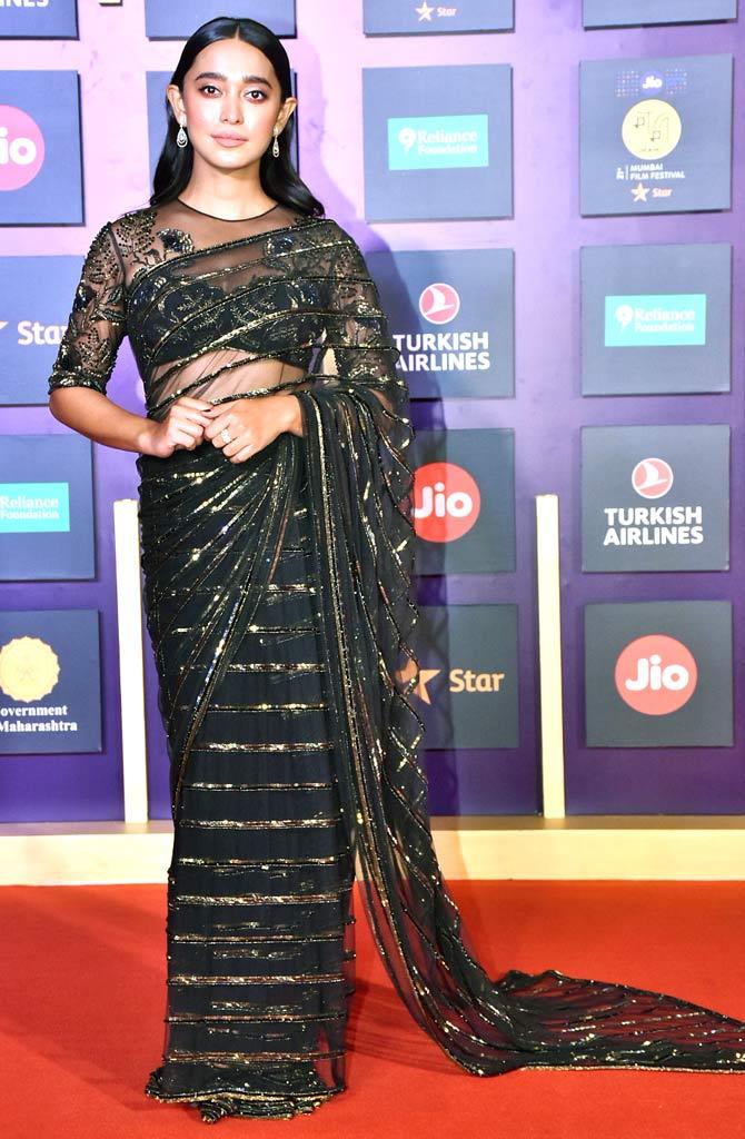 Four More Shots Please actress Sayani Gupta looked pretty in a glitzy black saree at the closing ceremony of MAMI film festival in Juhu.