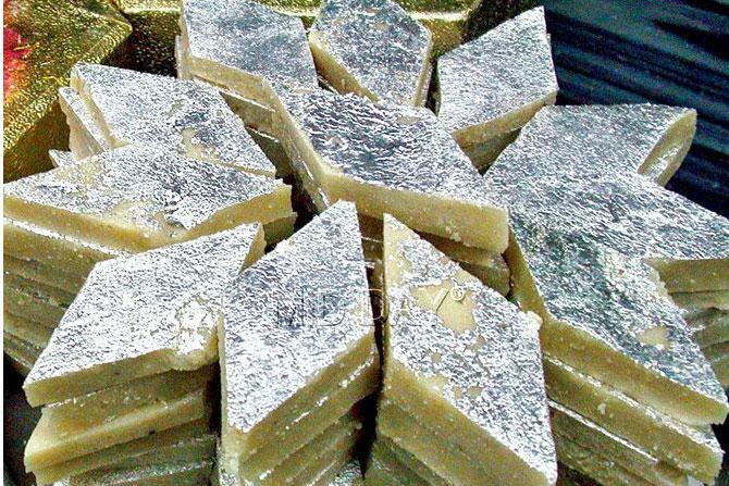 Kaju Katli: It is the quintessential Diwali sweet and is one of the most popular giveaways during Diwali. Barfi is often, but not always, made by thickening milk with sugar and other ingredients. Kaju means 'cashew'. 