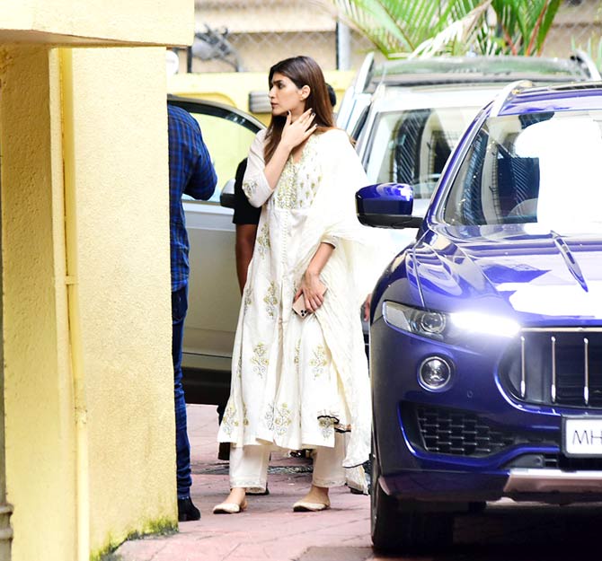 The star cast of Panipat - Arjun Kapoor and Kriti Sanon were clicked outside director Ashutosh Gowariker's residence in Bandra, Mumbai. All Pictures/Yogen Shah