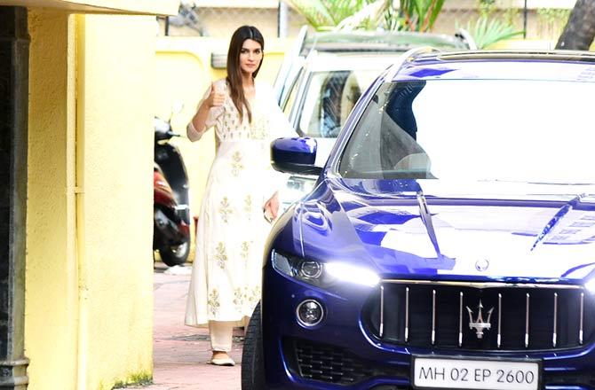 Kriti will be playing the role of Parvati bai in the period drama. In June, when she completed the shooting of the film, she penned an emotional note on social media and thanked Ashutosh and Arjun for being a part of the project. 