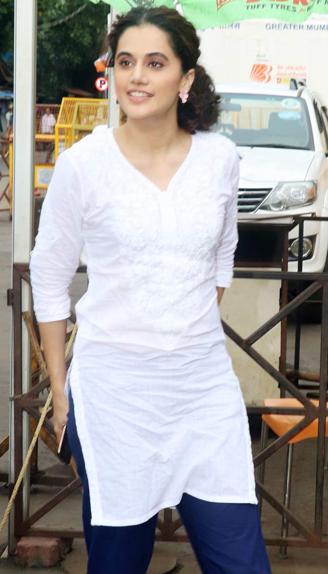 Taapsee Pannu along with her father Dilmohan Singh Pannu and mother Nirmaljeet went to seek Lord Ganesha's blessing at the Siddhivinayak Temple in Prabhadevi, Mumbai. All pictures/Yogen Shah