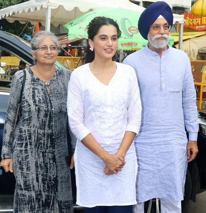Taapsee Pannu's film Saand Ki Ankh released on Friday, which also stars Bhumi Pednekar, the duo plays India's oldest sharpshooters, Chandro and Prakashi Tomar. Saand Ki Aankh is directed by Tushar Hiranandani and co-produced by Anurag Kashyap, Reliance Entertainment and Nidhi Parmar.
In picture: Taapsee Pannu with parents Dilmohan Singh Pannu and Nirmaljeet at Siddhivinayak Temple.
