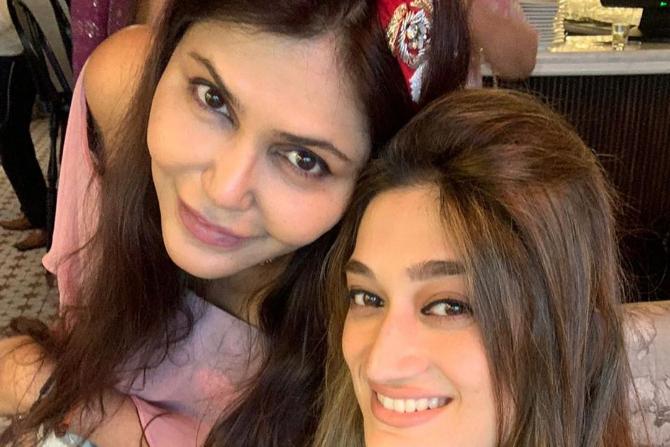Amy Billimoria commented on the photo and said, 