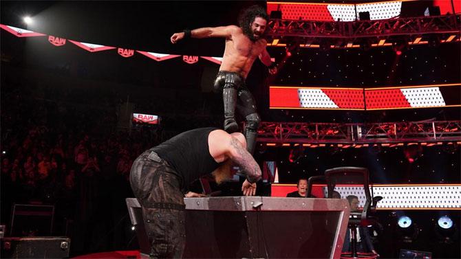 WWE Universal champion Seth Rollins faced Eric Rowan in a Falls Count Anywhere match on WWE Raw. Seth and Rowan battled it out in the ring, arena and even went backstage. Rollins managed to gain the upper hand with the Stomp and win the match standing tall
