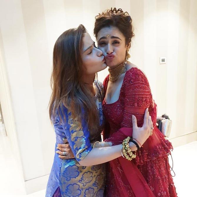 With a happy-go-lucky personality like Arti's, her journey was great in the Bigg Boss 13 house.
Clicked here with the pretty Yuvika Chaudhary on her wedding day. Yuvika got hitched with TV star Prince Narula, and the hashtag for their wedding was #PriVika. Cute, isn't it?