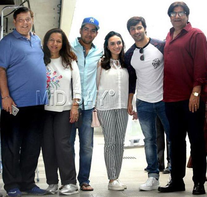 Now comes the Dhawans. On the extreme left is director David Dhawan and wife Karuna Dhawan. His elder brother is standing next to wife Jaanvi Desai Dhawan followed by younger son Varun. David's brother Anil Dhawan can be also be seen in the picture.