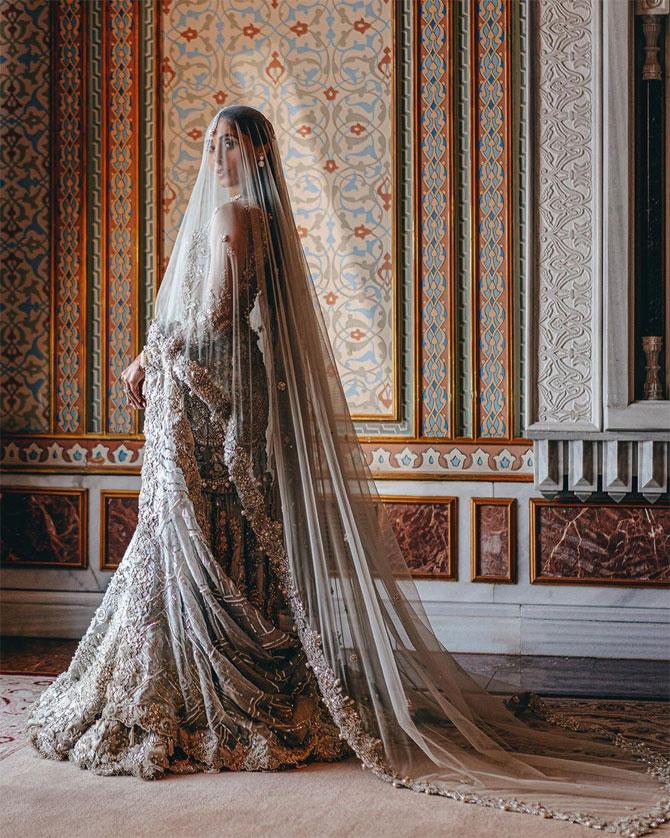 Fashion entrepreneur Pernia Qureshi tied the knot with her beau Sahil Gilani on September 30, 2019 at Ciragan Palace Kempinski in Turkey. For her wedding, Pernia Qureshi wore a silver kurta and lehenga set by Elan. The lehenga had sequins, pearls, crystals, and intricate embroidery. The dupatta was delicate with an embellished border