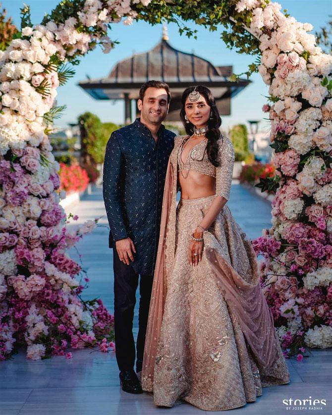 Pernia Qureshi and Sahil Gilani's sangeet decor was in pastel shades. The dreamy decor had beautiful hydrangeas, carnations and roses.