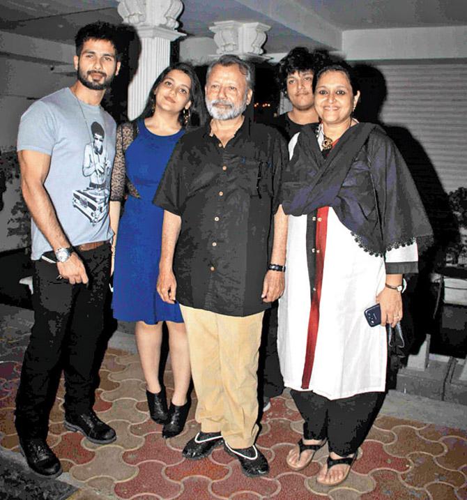 Shahid Kapoor is the son of Pankaj Kapur and actor-dancer Neelima Azeem. After their divorce, Pankaj married noted actress Supriya Pathak. The couple is parents to Sanah and Ruhaan.
(In picture: Shahid Kapoor with his step-mother Supriya Pathak, Pankaj Kapur, Sanah Kapoor, and Ruhaan Kapoor)