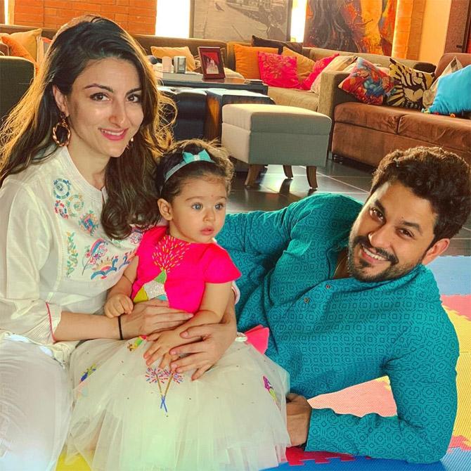 Soha Ali Khan made her Bollywood debut with Dil Maange More (2004) and is best known for her portrayal in Rang De Basanti. She married actor Kunal Kemmu in 2015. She gave birth to their daughter, Inaaya Naumi Kemmu, on September 29, 2017. Isn't she cute?