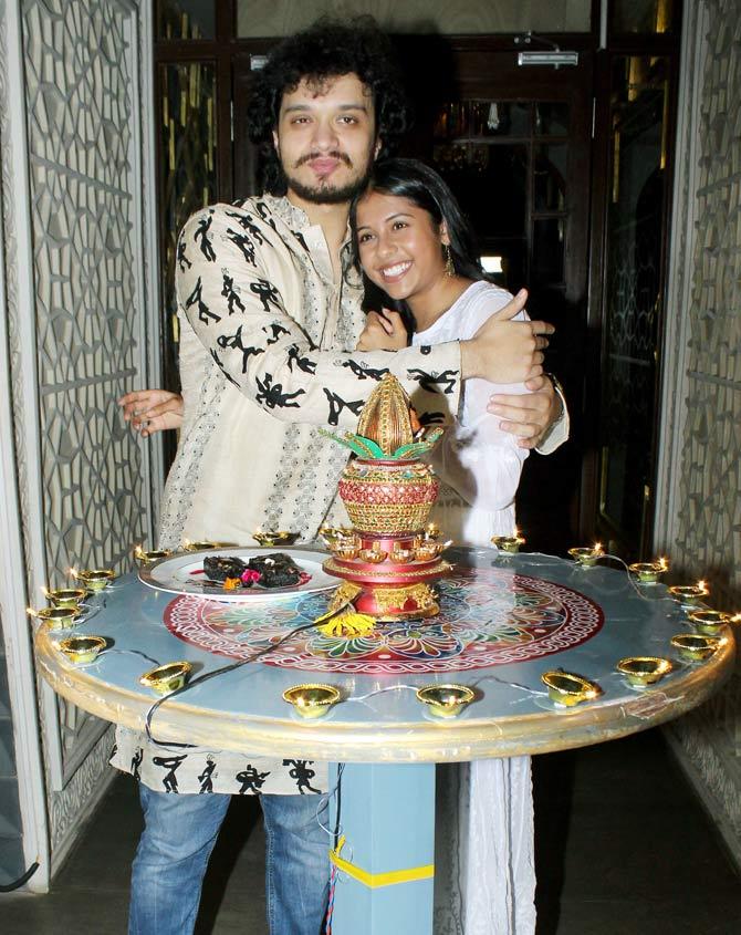 Namashi opted for an off-white kurta and blue jeans, while Dishani looked pretty in a pristine white salwar kameez at the occasion.