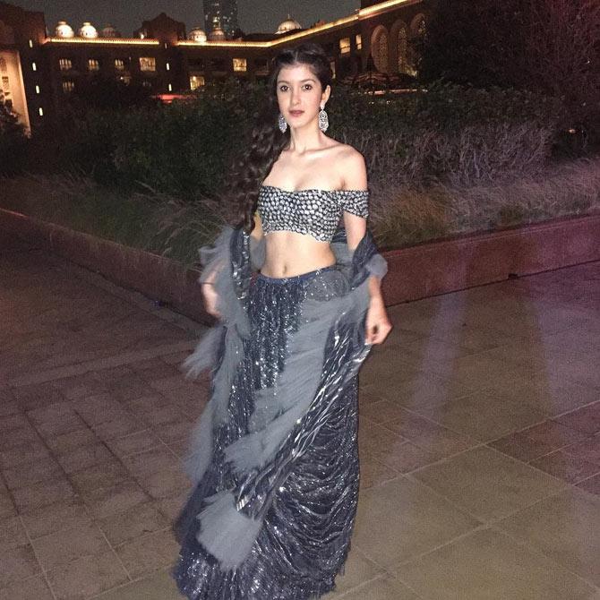 And why wouldn't they? Shanaya sure looks like a sweet kid! We can't wait to see if and when she steps into Bollywood. Shanaya has also been taking belly dancing lessons with Suhana Khan from Sanjana Muthreja, an international belly dancer and trainer. Sanjana had shared a photo with Shanaya on her Instagram account and wrote: 