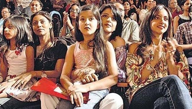Check out this old picture of Maheep Kapoor with little Shanaya, Gauri Khan with daughter Suhana, and Seema Khan. Doesn't this photo make you nostalgic?