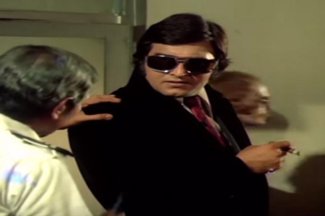 Haath Ki Safai: This too a 1974 film saw Vinod Khanna teaming up with Randhir Kapoor. The film also starred Hema Malini and Simi Garewal. This film won him the Filmfare Best Supporting Actor Award.