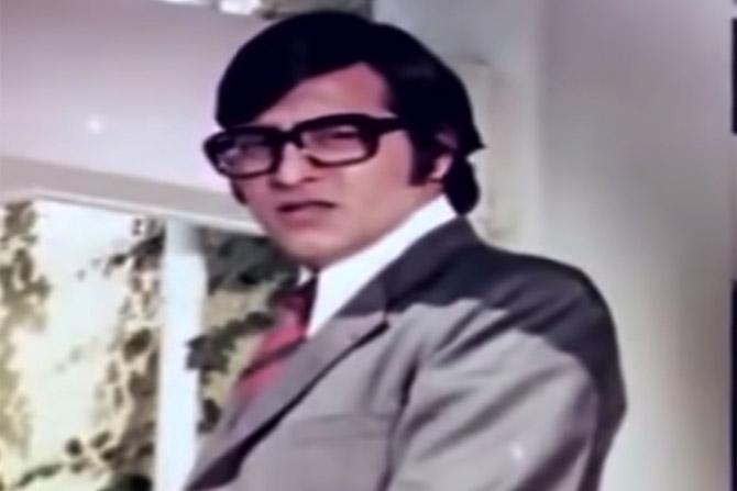 Imtihan: This is 1974 film Vinod Khanna played a son of a rich businessman, who left everything to go and teach history to students at a college. The idealistic professor tried to reform highly indisciplined students. The film also starred Tanuj, Bindu, Ranjeet among others. The song, Ruk Jana Nahin, sung by Kishore Kumar from the film became hugely popular and it is still an evergreen classic.