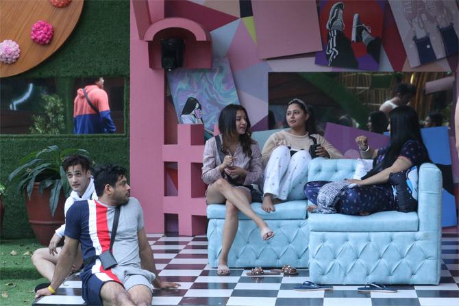The thirteenth season of Bigg Boss brought in new rules, new Masti and Tadka to the house. But what took everyone by surprise was the 'Bed Friends Forever' task wherein the contestants were arbitrarily paired up to share beds inside the house.  (All Pictures: PR/Instagram and Twitter handle of Colors TV).
In picture: From left to right: Paras Chhabra, Sidharth Shukla, Shefali Bagga, Rashami Desai and Koena Mitra in conversation