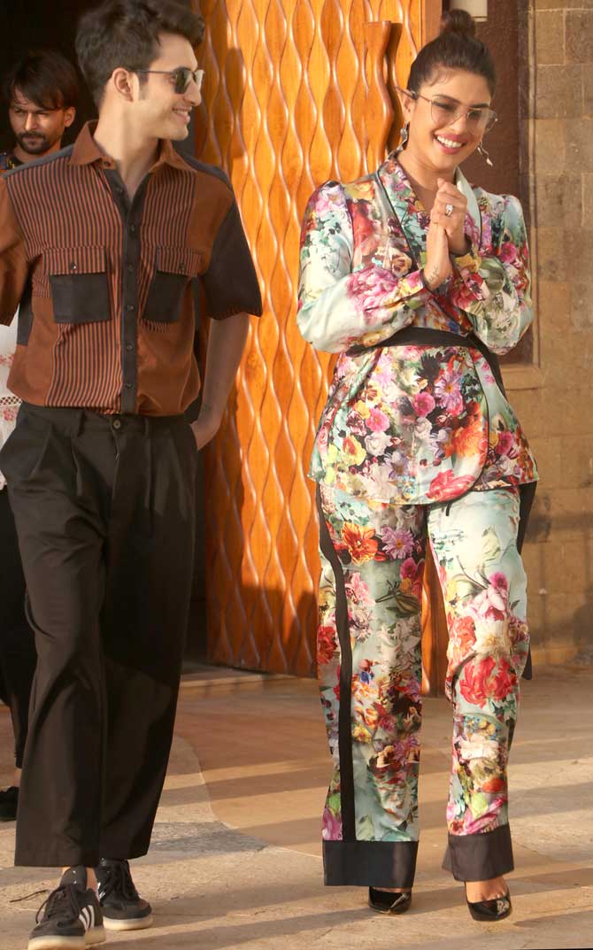 Rohit Saraf looked stylish in black trousers teamed up with a brown t-shirt; the outfit exuded retro vibes. 