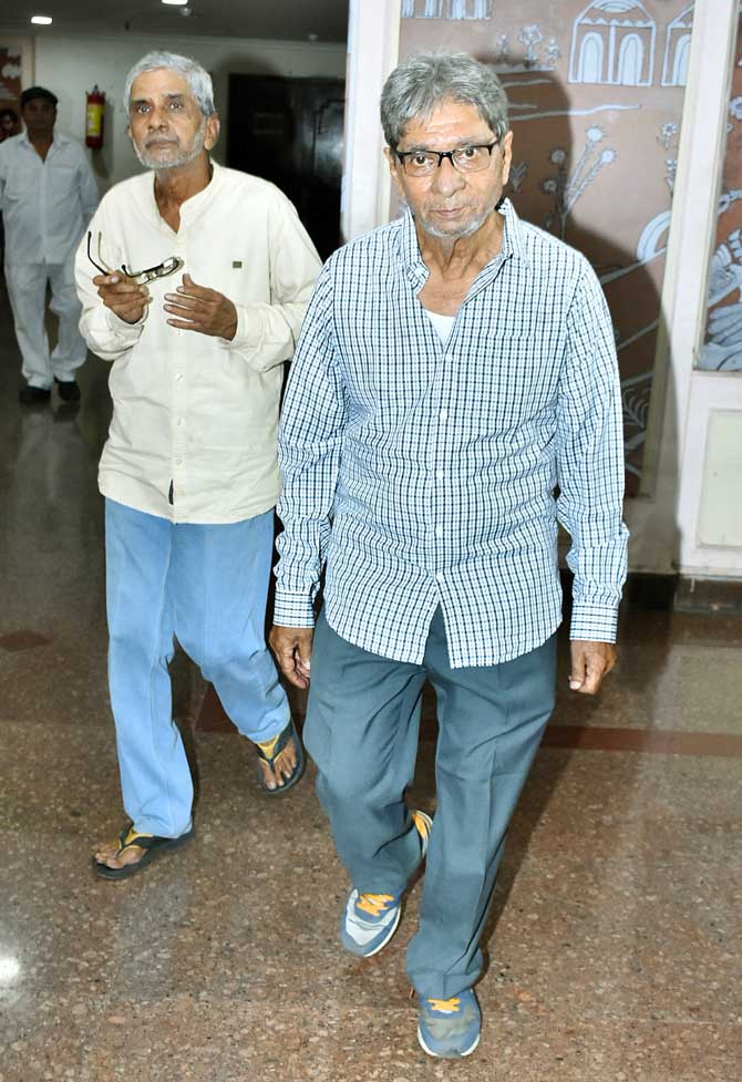 Veteran actor Javed Khan Amrohi who worked with Viju Khote in Andaz Apna Apna came in to pay his respects at the prayer meet. 