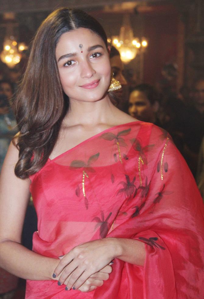Alia Bhatt came in to take part in the festivities with her Brahmastra director Ayan Mukerji. For years Ayan Mukerji and his father and veteran actor Deb Mukherjee and others have been associated with this pandal.