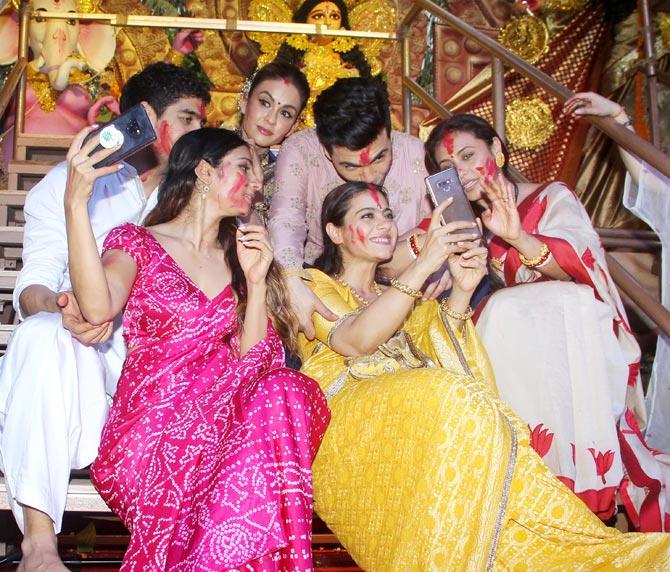 Kajol seen taking a selfie with sister Tanishaa, Rani Mukerji, Karan Johar, Natasha Poonawalla and Ayan Mukerji.