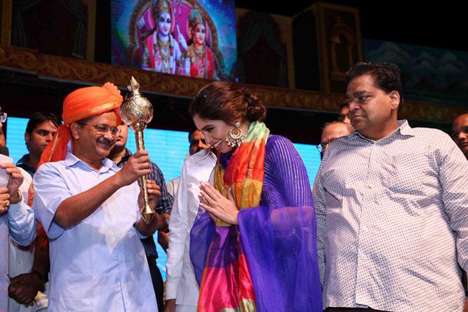Arvind Kejriwal began his speech by raising slogans of 'Jai Shri Rama' and was felicitated by presenting a turban and an idol of Lord Ram, Maa Sita and Laxman. Actress Bhumi Pednekar was also present at the event.