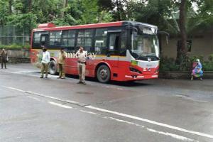Mumbai: Smoking electric BEST bus causes a flutter on Monday morning