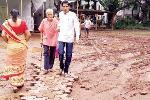 Maharashtra Assembly Polls: Voters battle mud to reach polling booths