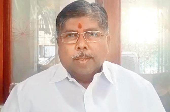 A screenshot of the video where Chandrakant Patil speaks about the saree distribution