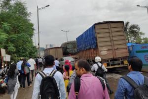 Mumbai: Massive traffic jam on JVLR, commuters inconvenienced 