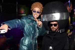 Timberlake, Biel grab eyeballs with scary Halloween costumes