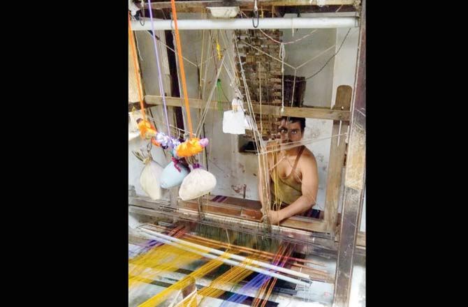 Rajshekhar Keludi is one of the first handloom weavers to collabore with Vaishali Shadangule