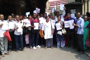 Mahul resident's second batch reach BMC, submit forms for new homes