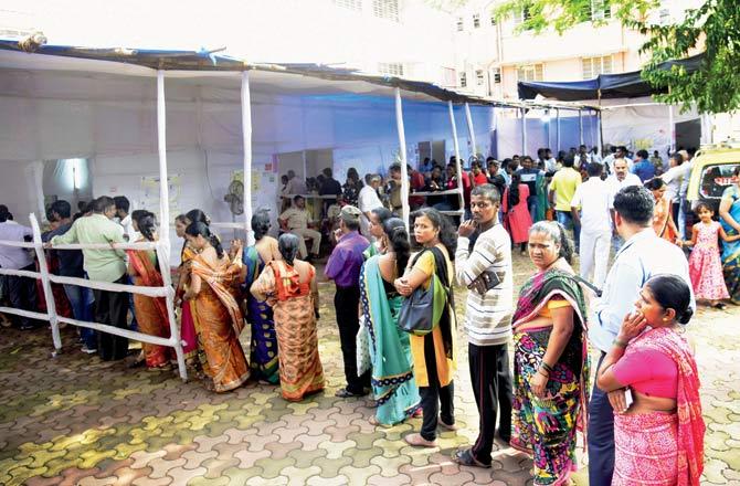 Voters line up to cast their vote at Maniklal Mehta School, Ghatkopar West. Pics/Satej Shinde, Sameer Markande